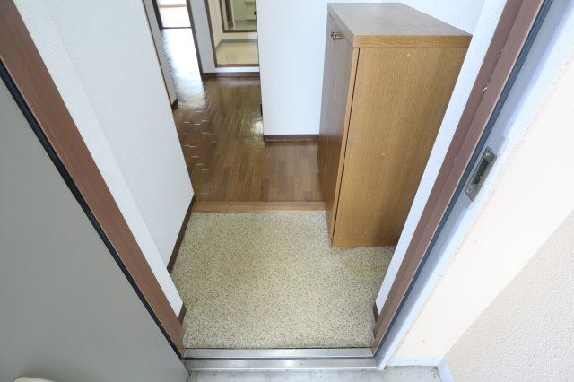 サンローレル生駒の玄関