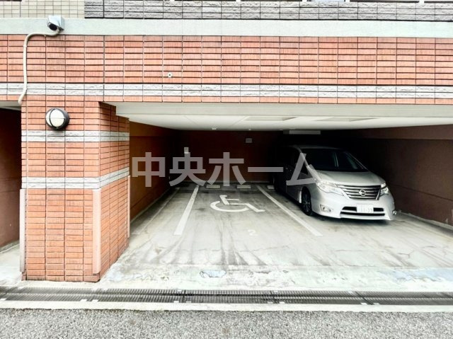 コアマンション御徒町フリージオの駐車場|【敷地内駐車場】最新の空き状況や費用などの詳細は担当スタッフまでお問い合わせください。