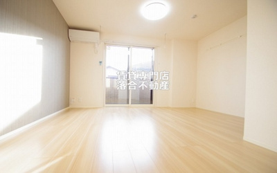 【居間・リビング】 | ヴィクトワール | 明るくて使いやすいお部屋♪