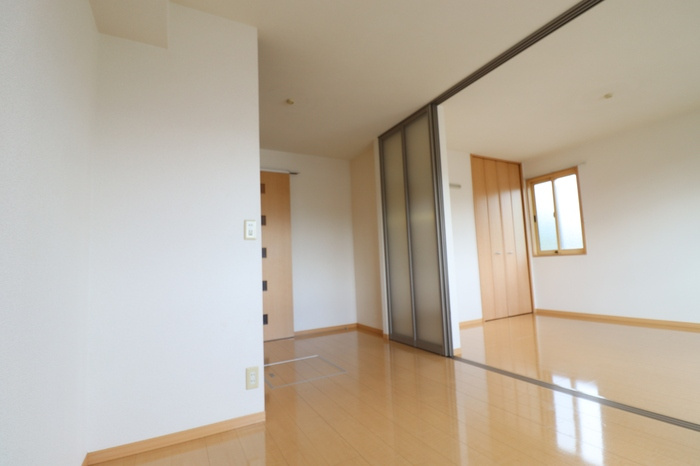 熊本市西区野中３丁目のアパートの居間・リビング