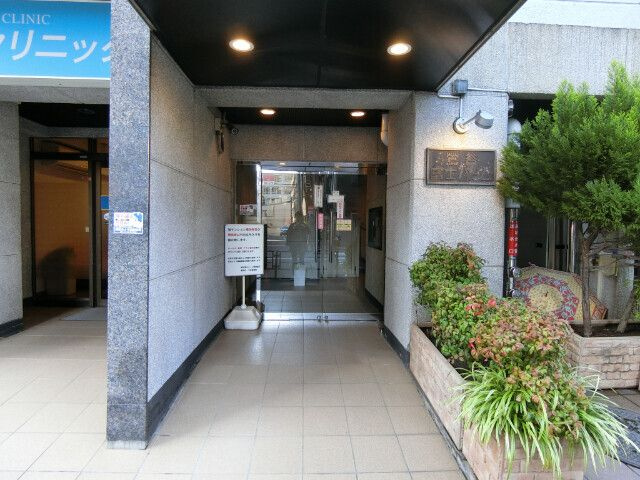 鶯谷富士パームのエントランス