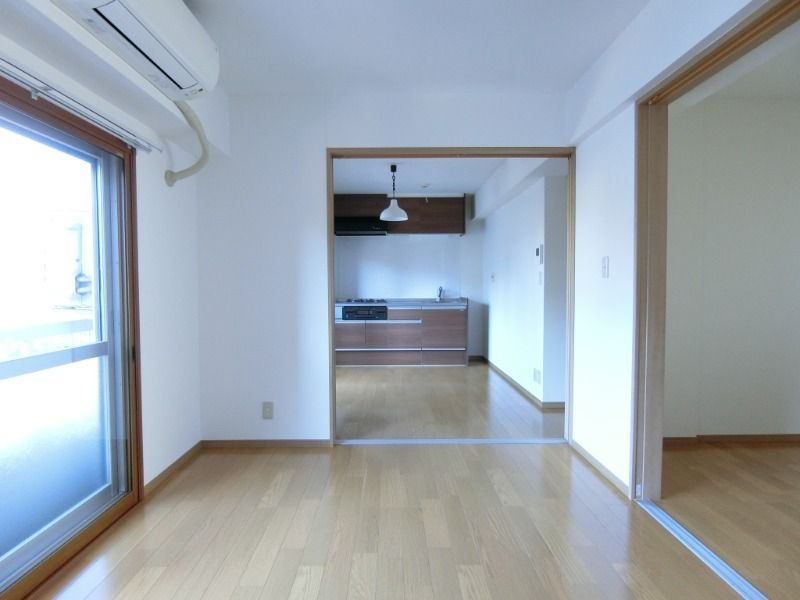 鶯谷富士パームの居間・リビング