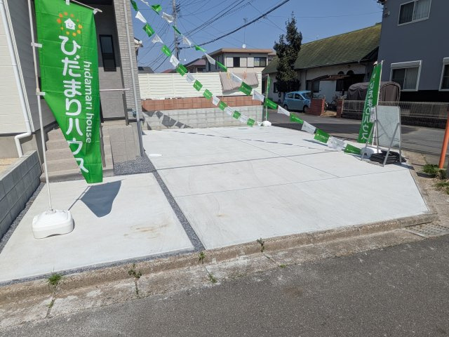 牛久市南　18期　新築戸建の駐車場|駐車は3台可能です♪