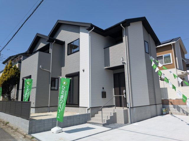 牛久市南　18期　新築戸建の外観|【月々7万円台〜】
写真だけでは伝わらない快適さを、ぜひ現地で体感しませんか？
即日見学可能です！平日のご案内も可能です♪
お気軽にお問合せください！
