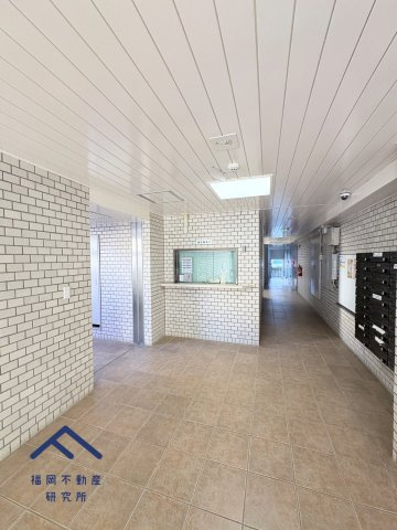 コープ野村白金のエントランス