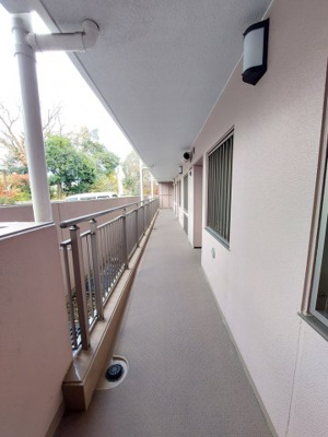 【その他共用部分】 | 市川大野パークハウス | 住戸前の通路