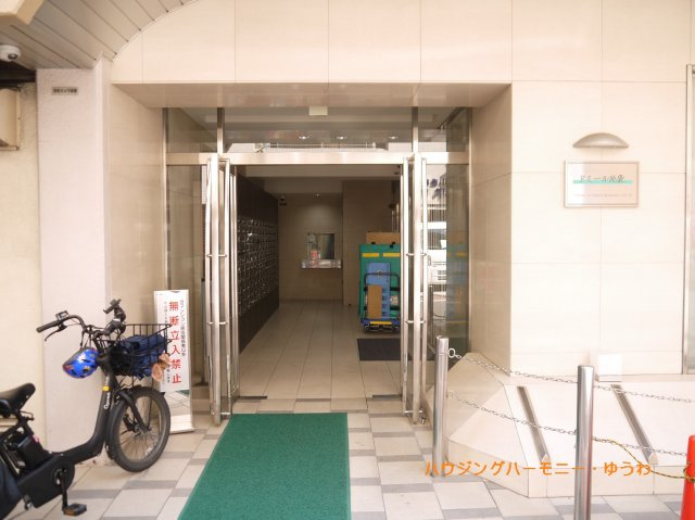 【エントランス】 | ドミール池袋 | 清廉とされたエントランスになっています。