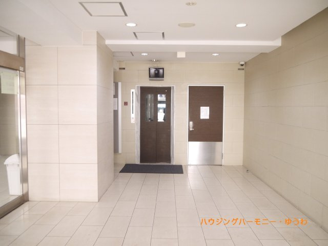 【その他共用部分】 | ドミール池袋 | 清潔感と歓迎感があるエントランスホールとなります。