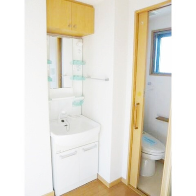 【洗面所】 | アバンサール湘南 | 明るい洗面所です