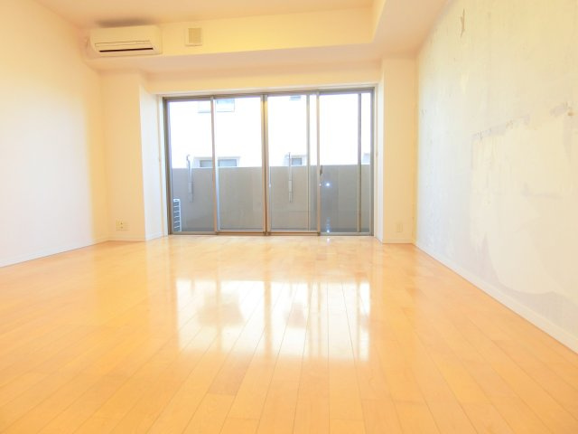 クリオ蒲田Ⅱの居間・リビング|東向き洋室10.3帖　ウォークインクローゼット付