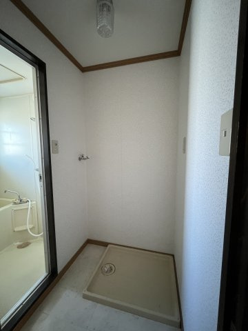 ルナハイツ　Part5の設備|脱衣室　洗濯機置き場