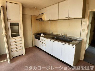 【キッチン】 | 浦見ポートビューマンション136号室 | キッチン上下に収納付き☆