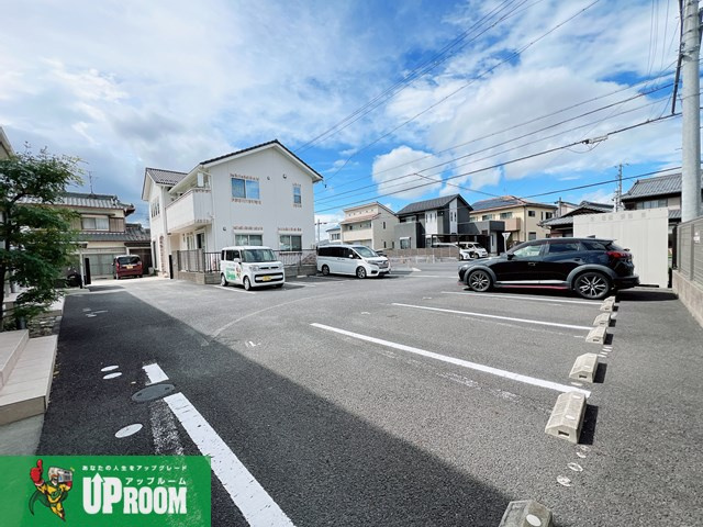 シェリールの駐車場