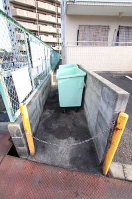 【その他共用部分】 | ヤマダマンション | 敷地内ゴミ捨場