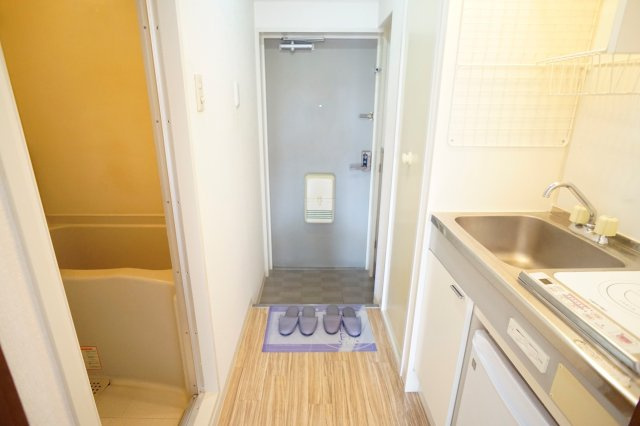 シティパレス東生駒ＰＩＩＩＣ棟の玄関