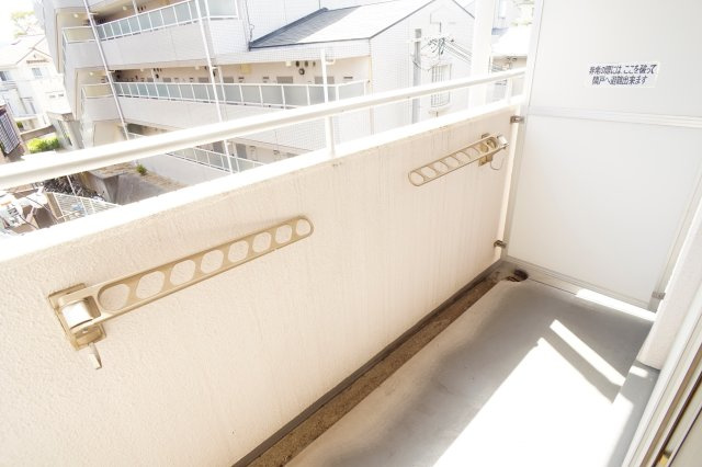 シティパレス東生駒ＰＩＩＩＣ棟のバルコニー