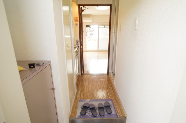 シティパレス東生駒ＰＩＩＩＣ棟の玄関