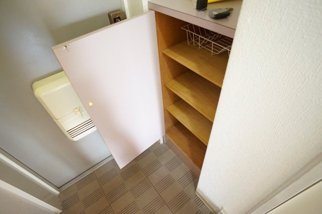 シティパレス東生駒ＰＩＩＩＣ棟の収納