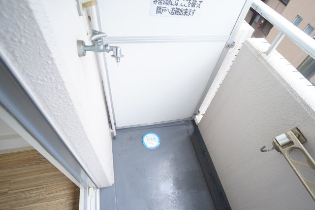 シティパレス東生駒ＰＩＩＩＣ棟のバルコニー