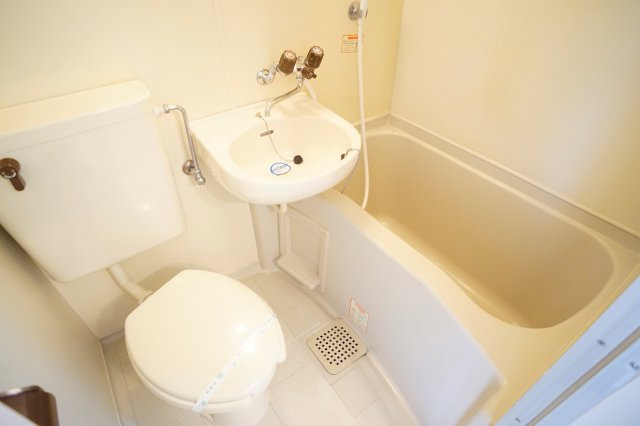 シティパレス東生駒ＰＩＩＩＣ棟の浴室