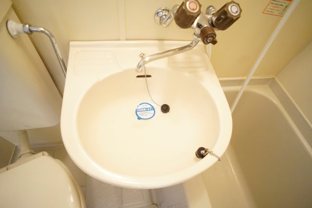 シティパレス東生駒ＰＩＩＩＣ棟の洗面所