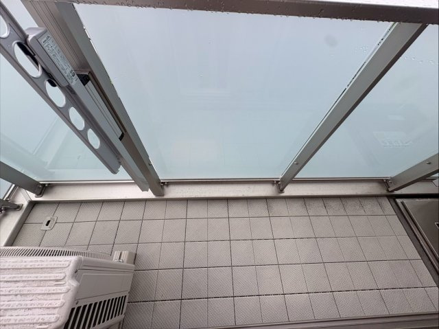 川崎市多摩区菅北浦１丁目のアパートのバルコニー
