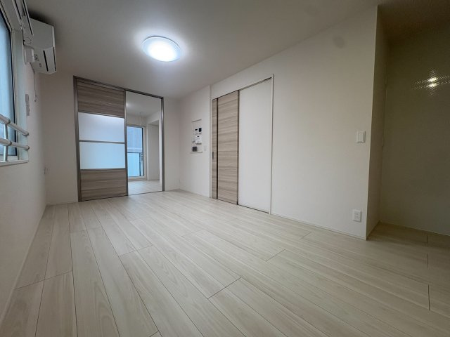 川崎市多摩区菅北浦１丁目のアパートの居間・リビング