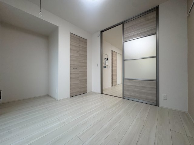 川崎市多摩区菅北浦１丁目のアパートの居間・リビング