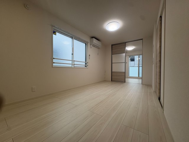 川崎市多摩区菅北浦１丁目のアパートの居間・リビング