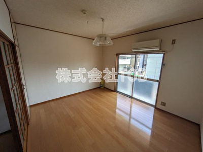 【居間・リビング】 | レニーハイツ | 6.3帖洋室