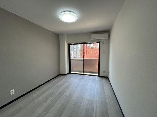 井上ビルの居間・リビング