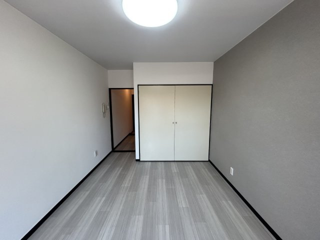 井上ビルの洋室