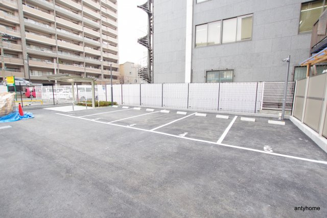 プレサンス玉造ザ・ライブ　仲介手数料無料の駐車場