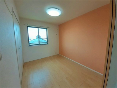 【内装】 | サンライズ | 明るい色調の室内です