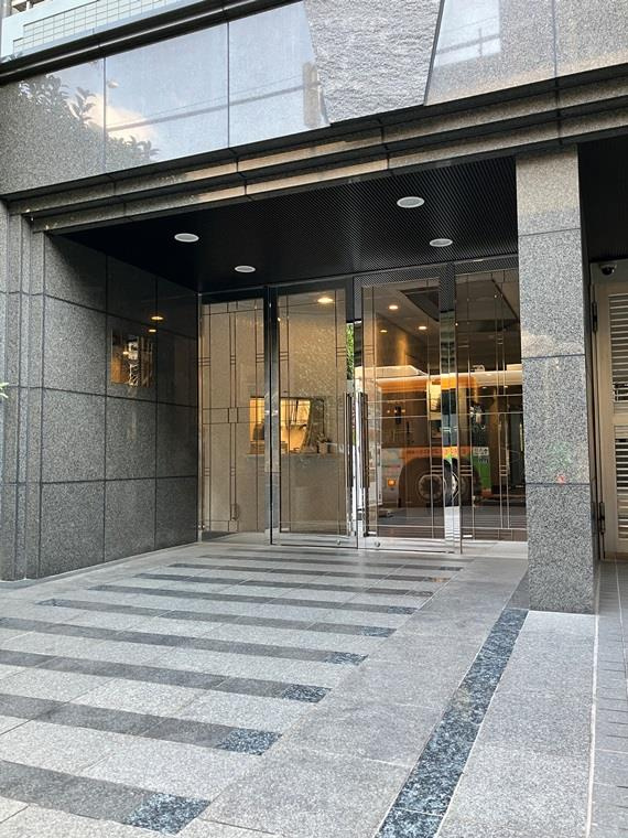 アーバンクリスタル九段下のエントランス