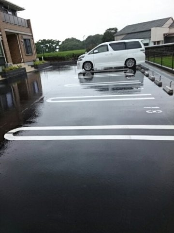 フィオーレ弐番館の駐車場