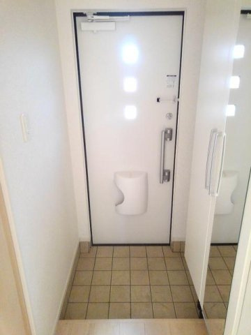 フィオーレ弐番館の玄関