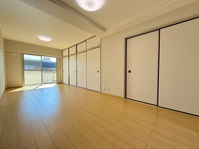 鴨池ハイム6号棟の居間・リビング