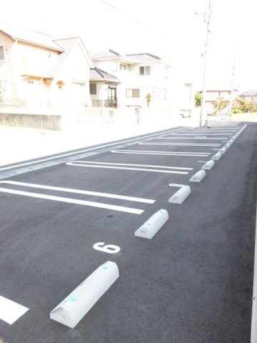グランド・ルミエール湊の駐車場