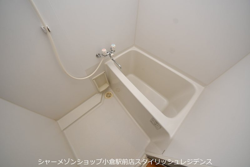コートハウス中島通りの浴室
