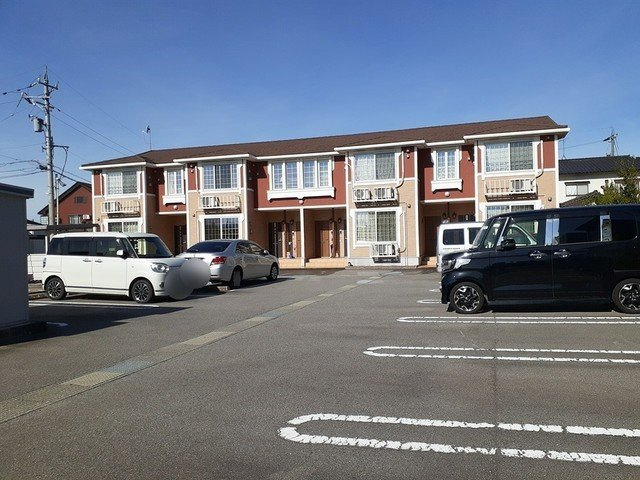 ラパンⅡの駐車場|駐車スペースもあります