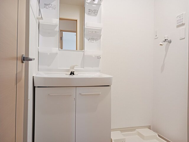 ラパンⅡの洗面所|明るい洗面所です