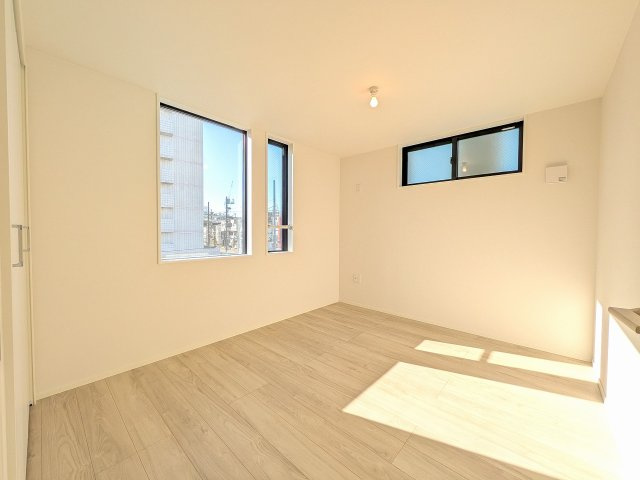 八王子市　子安町　新築一戸建て　４期の洋室|～3階5.2帖の洋室　2面採光で明るく風通しの良いお部屋です～