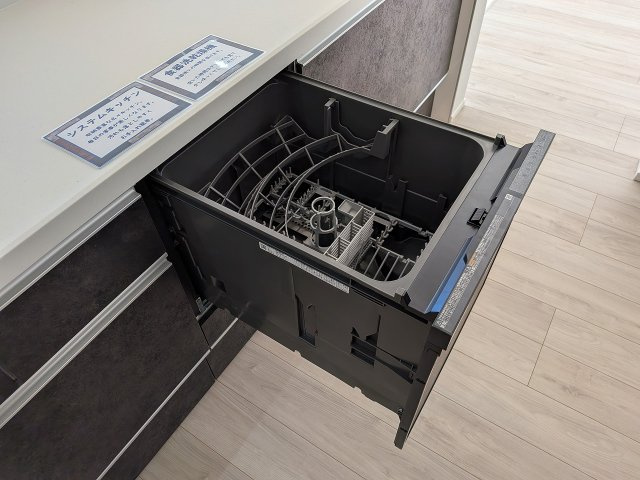 八王子市　子安町　新築一戸建て　４期のキッチン|～食洗機付き　食事後の食器洗いはお任せ、家族でゆっくりとくつろげます～