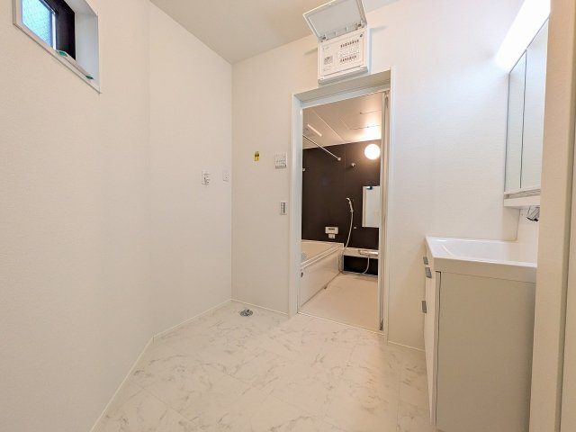 八王子市　子安町　新築一戸建て　４期の脱衣所|～ホワイトを基調とした清潔感のある脱衣所～