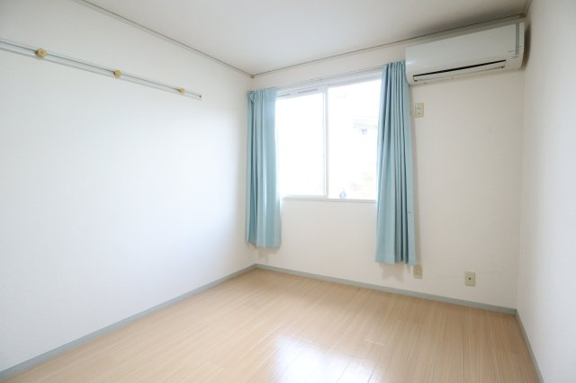 ジョイフル東生駒Ａ棟の居間・リビング