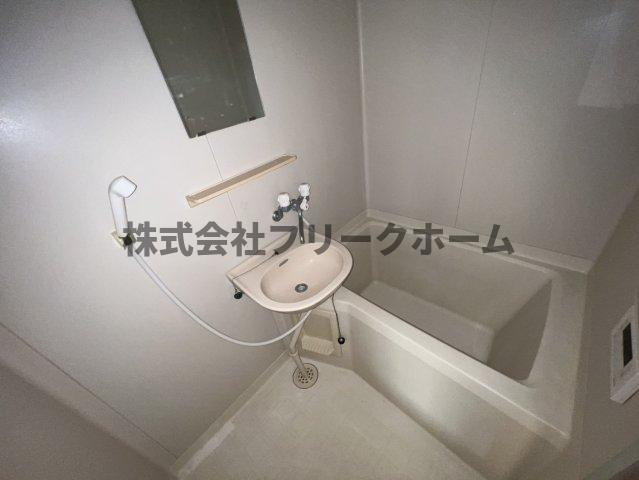 小金井市本町５丁目のアパートの浴室