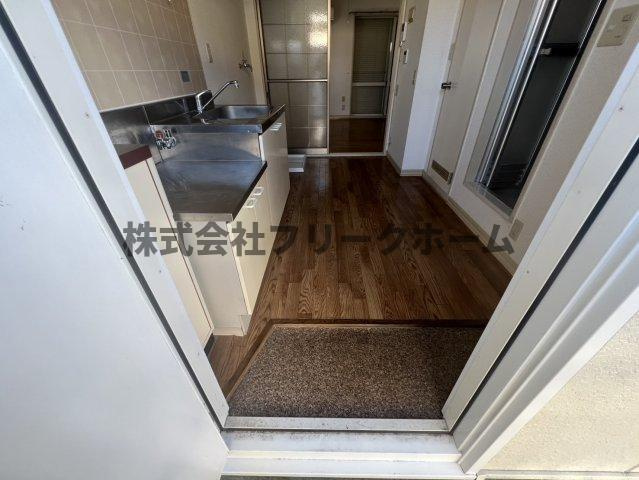 小金井市本町５丁目のアパートの玄関