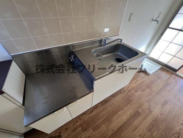 小金井市本町５丁目のアパートのキッチン