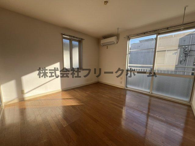 小金井市本町５丁目のアパートの居間・リビング